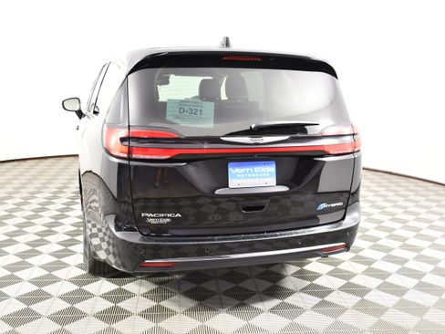 Used 2024 Chrysler Pacifica Limited FWD image 7