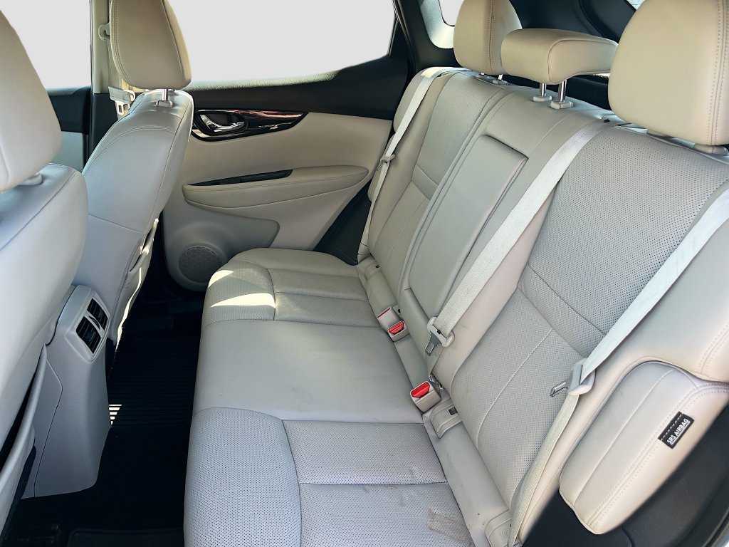 Used 2022 Nissan Rogue Sport SL FWD image 23