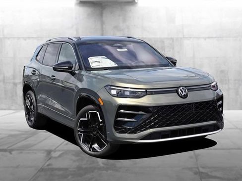 New 2026 Volkswagen Tiguan SEL R-Line AWD/4WD image 2