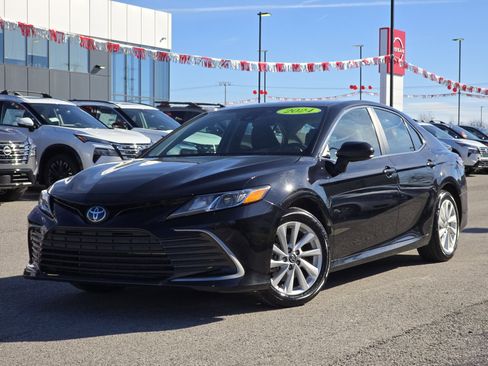 Used 2024 Toyota Camry LE image 2