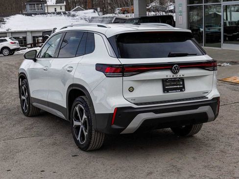 Used 2025 Volkswagen Tiguan SE AWD/4WD image 6