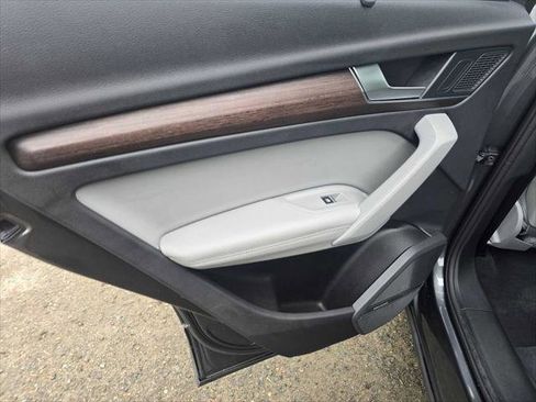 Used 2023 Audi Q5 2.0T Premium Plus w/ Premium Plus Package image 19