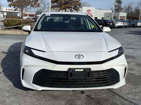Used 2025 Toyota Camry LE image 8