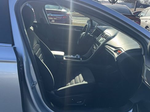 Used 2018 Ford Fusion SE w/ Fusion SE Technology Package image 28