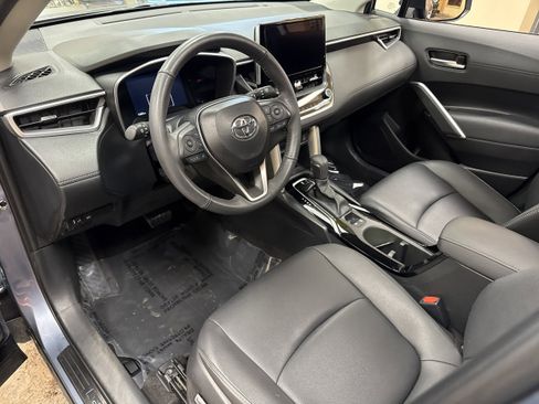 Used 2024 Toyota Corolla Cross XLE w/ Convenience Package image 28