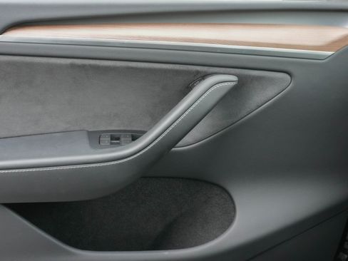 Used 2024 Tesla Model Y Long Range image 28