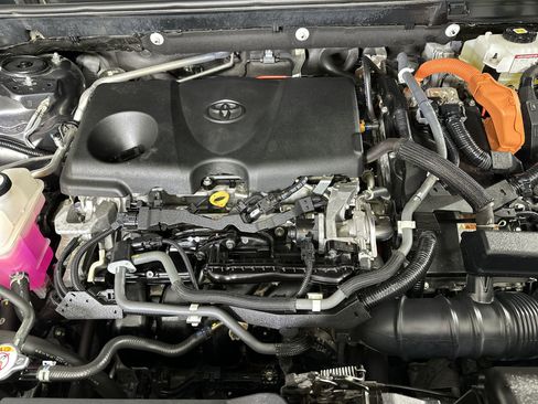 Used 2021 Toyota RAV4 LE image 67