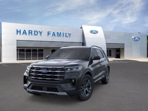 Used 2025 Ford Explorer Active w/ Active Comfort Package AWD/4WD image 2