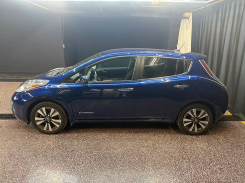 Used 2017 Nissan Leaf SV w/ Premium Package image 3