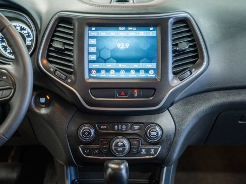Used 2022 Jeep Cherokee Trailhawk w/ Premium Leather Package AWD/4WD image 23