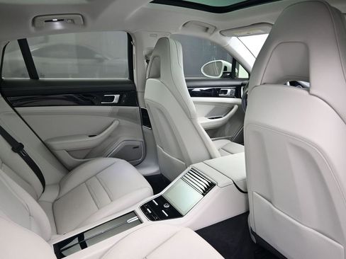 Certified 2023 Porsche Panamera Platinum Edition image 7