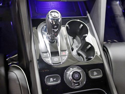 Used 2021 Bentley Bentayga AWD/4WD image 32