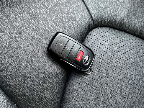 Used 2024 Toyota Grand Highlander XLE image 31