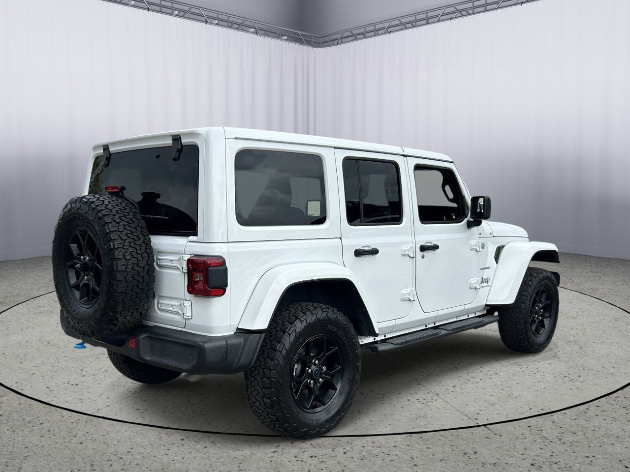 Used 2024 Jeep Wrangler Unlimited Sahara w/ Safety Group AWD/4WD image 9