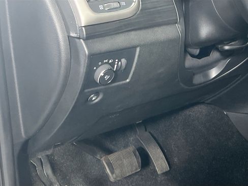 Used 2022 Jeep Grand Cherokee Laredo X image 10