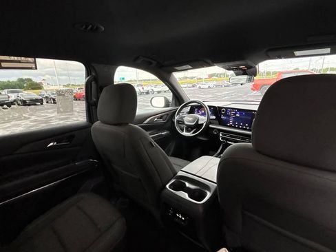 Used 2024 Chevrolet Traverse LT FWD image 31