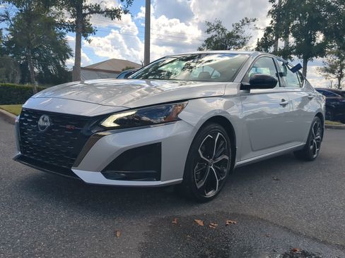 New 2025 Nissan Altima 2.5 SR image 8