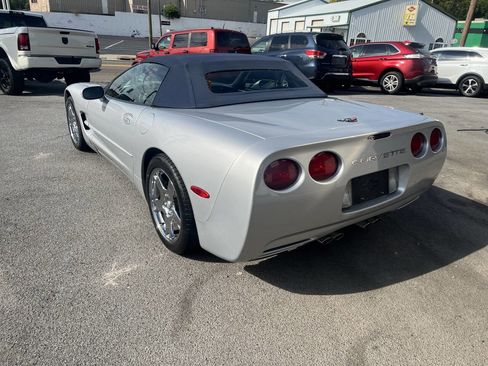 Used 1998 Chevrolet Corvette Convertible w/ Memory Pkg RWD image 2