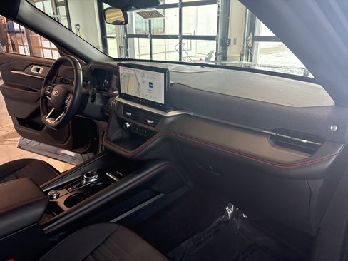 Used 2025 Ford Explorer ST-Line image 19