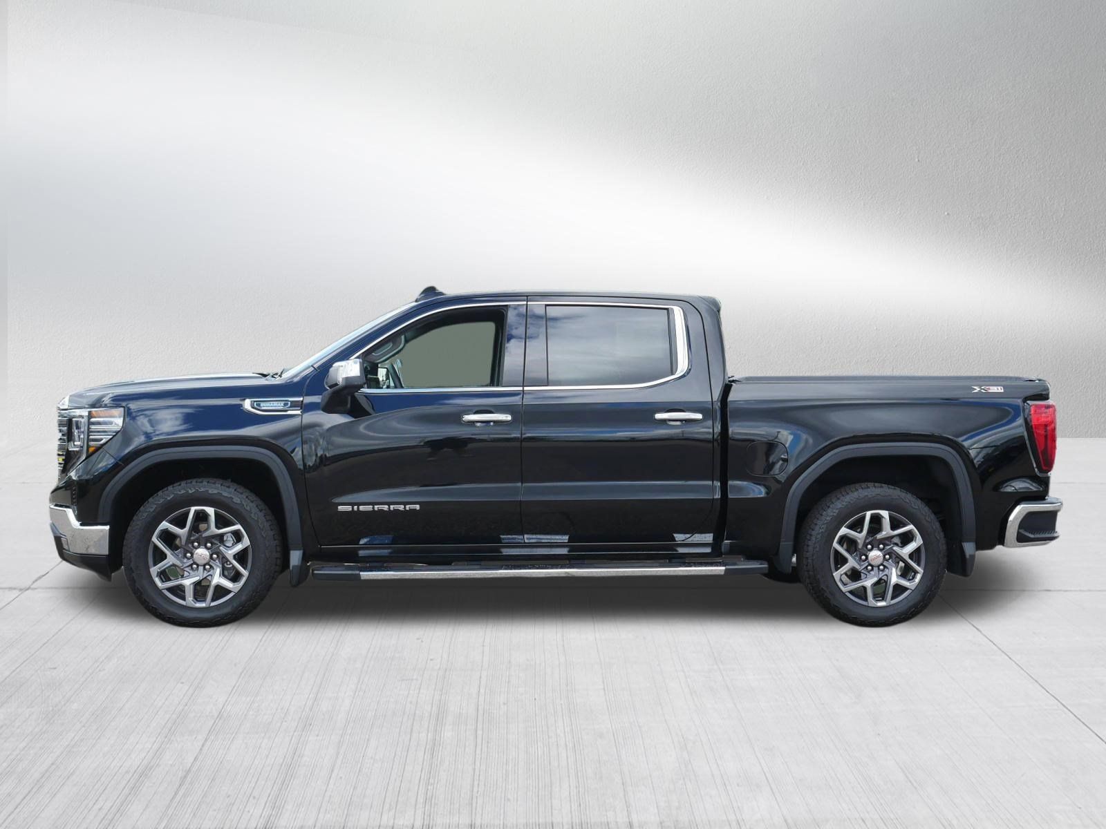 Used 2023 GMC Sierra 1500 SLT w/ SLT Premium Package AWD/4WD image 4