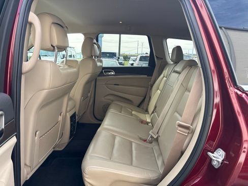 Used 2017 Jeep Grand Cherokee Limited AWD/4WD image 6