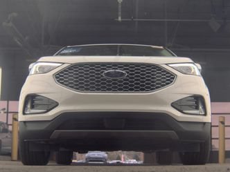Used 2024 Ford Edge SEL w/ Convenience Package AWD/4WD image 3