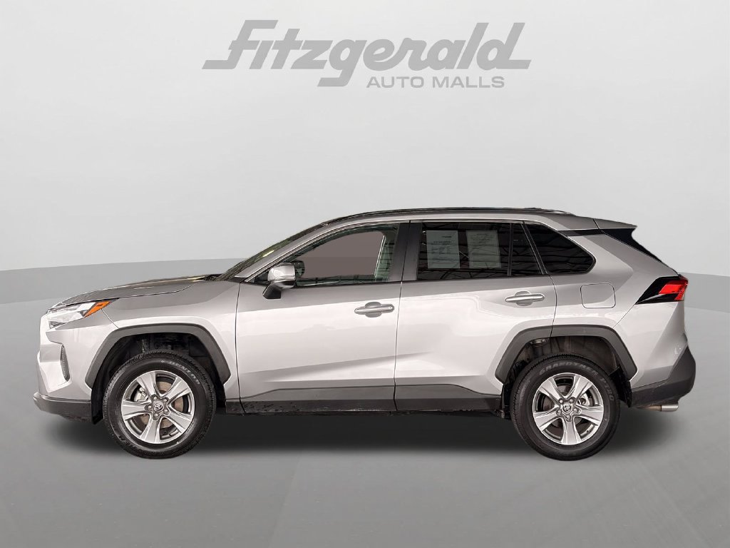 Used 2025 Toyota RAV4 XLE AWD/4WD image 3