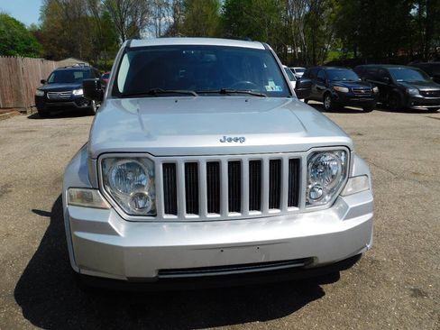 Used 2012 Jeep Liberty Sport image 2