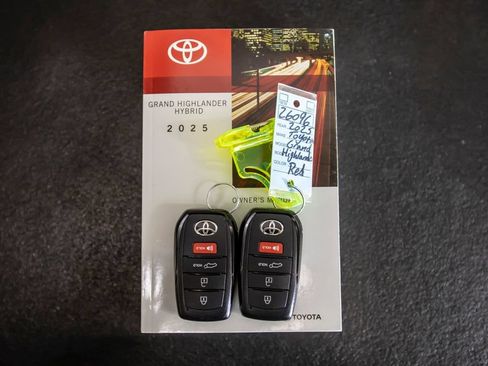 Used 2025 Toyota Grand Highlander AWD Hybrid image 52