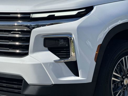 Used 2025 Chevrolet Traverse LT image 6