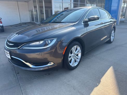 Used 2016 Chrysler 200 Limited image 4