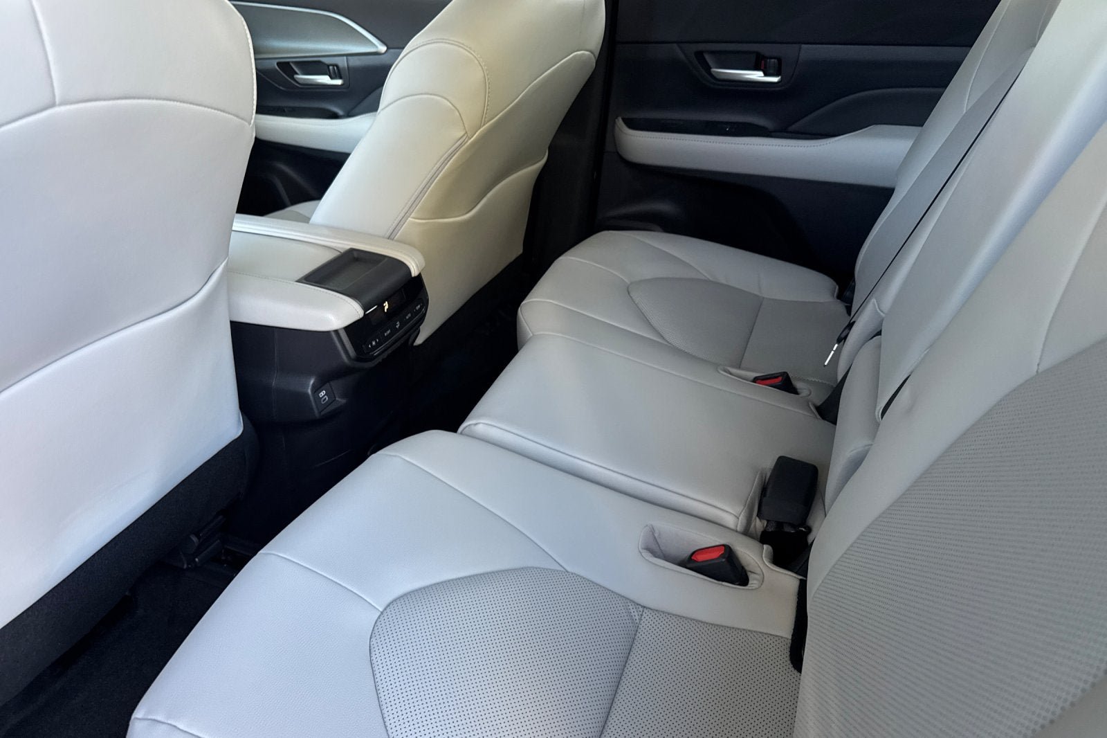 New 2026 Toyota Grand Highlander XLE FWD image 10