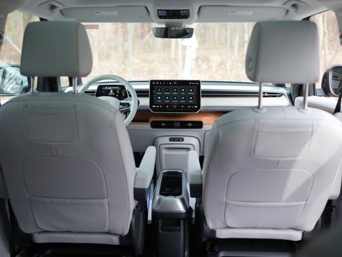 New 2025 Volkswagen ID. Buzz Pro S Plus image 33