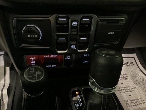 Used 2025 Jeep Wrangler Willys image 25