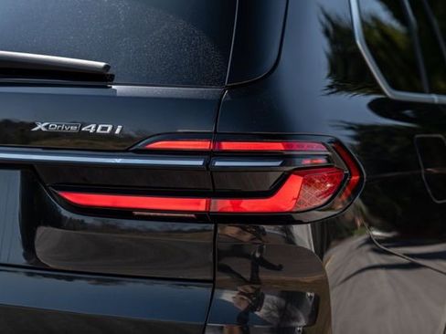 Used 2023 BMW X7 xDrive40i w/ Parking Assistance Package image 18