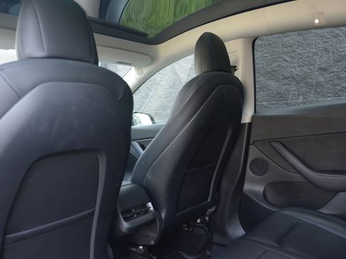 Used 2021 Tesla Model Y Long Range image 25