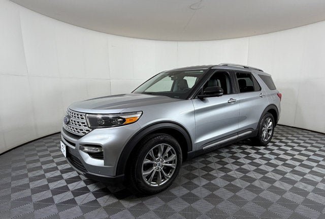 Used 2022 Ford Explorer Limited w/ Equipment Group 301A RWD image 2