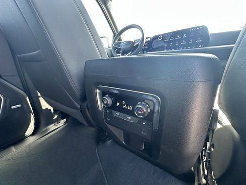 New 2026 Chevrolet Suburban Z71 w/ Comfort Package image 22