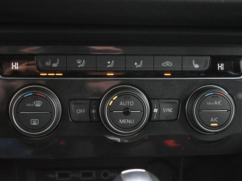 Used 2020 Volkswagen Tiguan SEL image 31