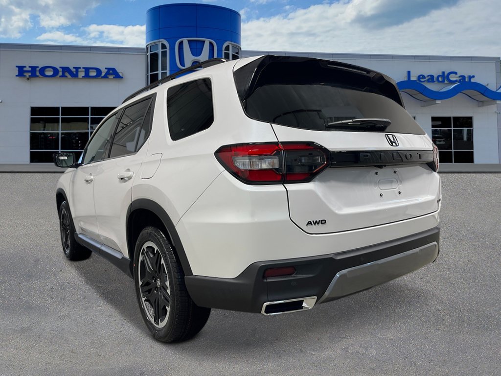 New 2026 Honda Pilot Touring image 3