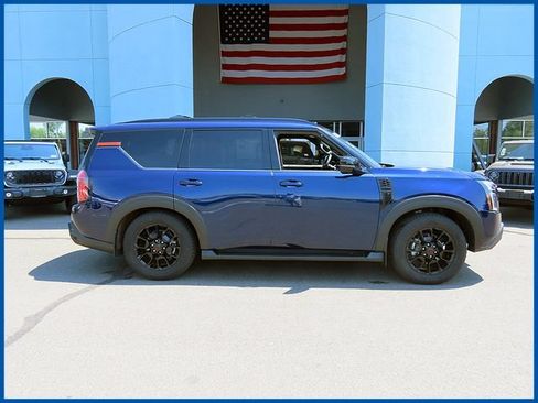 Used 2025 Nissan Armada PRO-4X AWD/4WD image 2