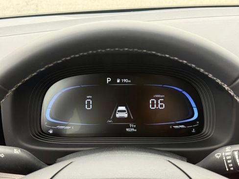 Certified 2024 Hyundai Venue SEL FWD image 32