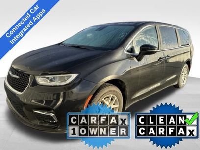 Used 2024 Chrysler Pacifica Touring-L