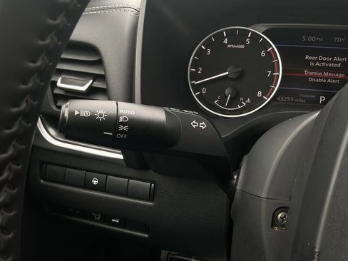 Used 2025 Nissan Rogue SV FWD image 33
