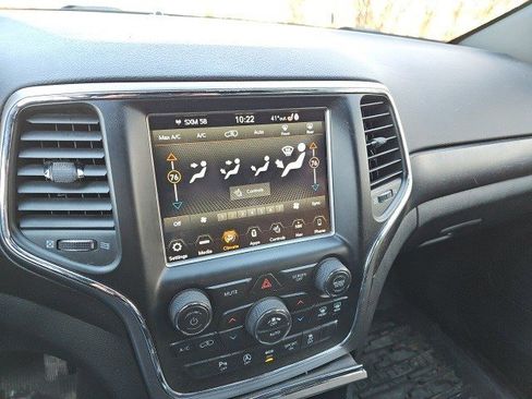 Used 2018 Jeep Grand Cherokee Altitude image 23