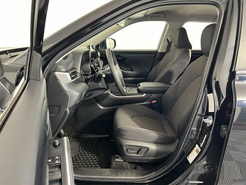 Used 2024 Toyota Highlander LE image 14