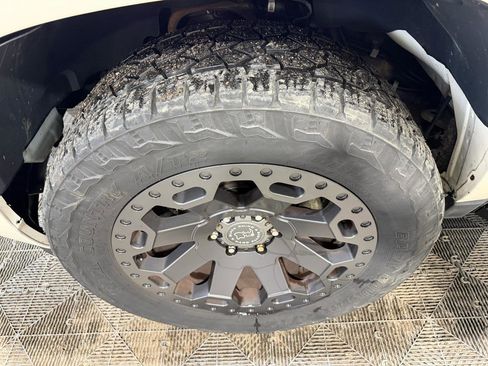 Used 2014 Chevrolet Suburban LTZ image 30