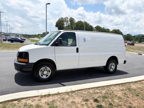 Used 2016 Chevrolet Express 2500 RWD image 4