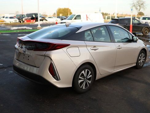 Used 2018 Toyota Prius Prime Premium image 5
