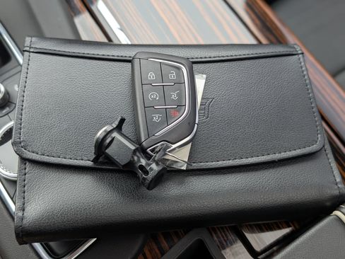 Used 2023 Cadillac Escalade Premium Luxury image 41